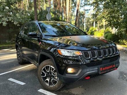 Черный Джип Компас, объемом двигателя 2 л и пробегом 10 тыс. км за 25999 $, фото 1 на Automoto.ua