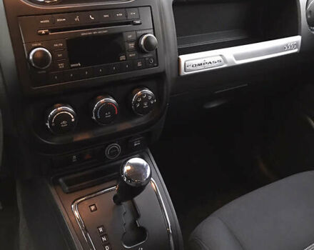 Красный Джип Компас, объемом двигателя 2.4 л и пробегом 195 тыс. км за 9500 $, фото 5 на Automoto.ua