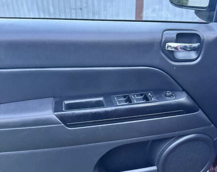 Червоний Джип Compass, об'ємом двигуна 2.4 л та пробігом 160 тис. км за 10500 $, фото 7 на Automoto.ua