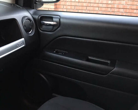 Красный Джип Компас, объемом двигателя 2.4 л и пробегом 195 тыс. км за 9500 $, фото 4 на Automoto.ua