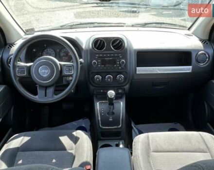 Червоний Джип Compass, об'ємом двигуна 2 л та пробігом 68 тис. км за 10800 $, фото 3 на Automoto.ua