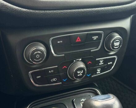 Красный Джип Компас, объемом двигателя 0 л и пробегом 144 тыс. км за 14600 $, фото 9 на Automoto.ua