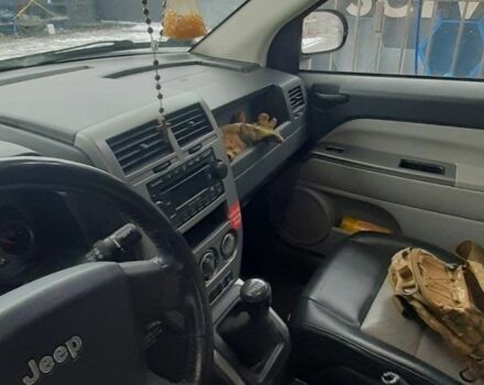 Серый Джип Компас, объемом двигателя 2 л и пробегом 317 тыс. км за 3778 $, фото 2 на Automoto.ua