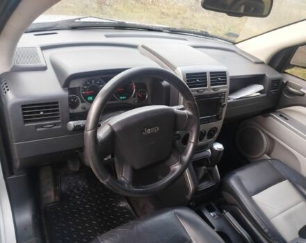 Серый Джип Компас, объемом двигателя 2 л и пробегом 78 тыс. км за 2953 $, фото 6 на Automoto.ua