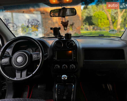 Джип Compass 2011 у Кременчуге на Automoto.ua Сірий Джип Compass, об'ємом двигуна 2.36 л та пробігом 300 тис. км за 7500 $, фото 6 на Automoto.ua