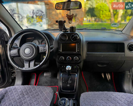 Джип Compass 2011 у Кременчуге на Automoto.ua Сірий Джип Compass, об'ємом двигуна 2.36 л та пробігом 300 тис. км за 7500 $, фото 3 на Automoto.ua