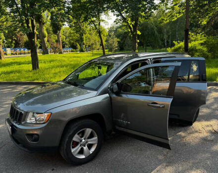 Джип Compass 2011 у Кременчуге на Automoto.ua Сірий Джип Compass, об'ємом двигуна 2.36 л та пробігом 300 тис. км за 7500 $, фото 5 на Automoto.ua