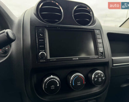 Сірий Джип Compass, об'ємом двигуна 2 л та пробігом 75 тис. км за 9999 $, фото 20 на Automoto.ua