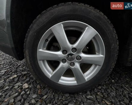 Сірий Джип Compass, об'ємом двигуна 2 л та пробігом 75 тис. км за 9999 $, фото 24 на Automoto.ua