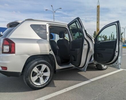 Сірий Джип Compass, об'ємом двигуна 2.4 л та пробігом 172 тис. км за 9000 $, фото 11 на Automoto.ua