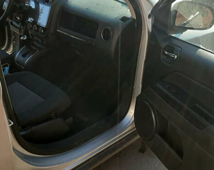 Сірий Джип Compass, об'ємом двигуна 2.4 л та пробігом 160 тис. км за 10000 $, фото 15 на Automoto.ua