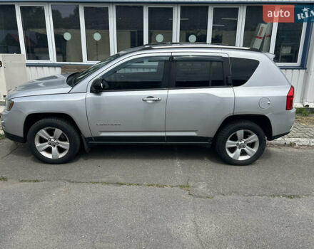 Серый Джип Компас, объемом двигателя 2.4 л и пробегом 240 тыс. км за 10000 $, фото 2 на Automoto.ua