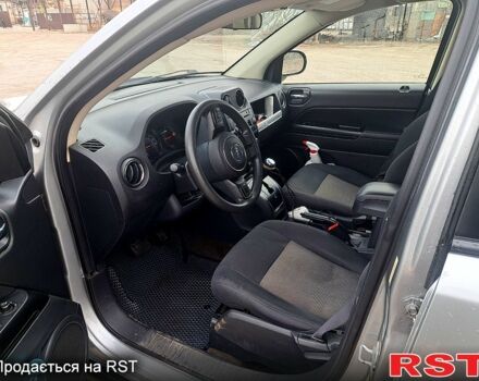 Серый Джип Компас, объемом двигателя 2.4 л и пробегом 160 тыс. км за 10500 $, фото 3 на Automoto.ua