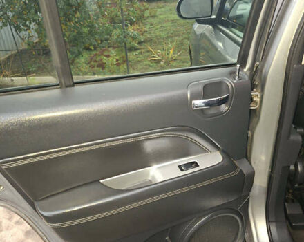 Серый Джип Компас, объемом двигателя 2 л и пробегом 280 тыс. км за 10500 $, фото 11 на Automoto.ua