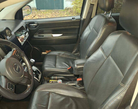 Серый Джип Компас, объемом двигателя 2 л и пробегом 280 тыс. км за 10500 $, фото 8 на Automoto.ua