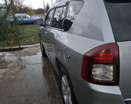 Серый Джип Компас, объемом двигателя 2 л и пробегом 280 тыс. км за 10500 $, фото 2 на Automoto.ua