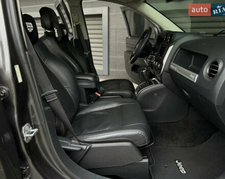 Джип Компас 2015 в Киеве на Automoto.ua Серый Джип Компас, объемом двигателя 2.36 л и пробегом 183 тыс. км за 10900 $, фото 13 на Automoto.ua