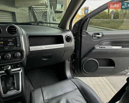 Джип Компас 2015 в Киеве на Automoto.ua Серый Джип Компас, объемом двигателя 2.36 л и пробегом 183 тыс. км за 10900 $, фото 17 на Automoto.ua