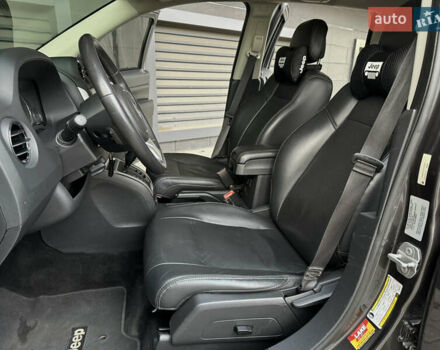 Джип Компас 2015 в Киеве на Automoto.ua Серый Джип Компас, объемом двигателя 2.36 л и пробегом 183 тыс. км за 10900 $, фото 9 на Automoto.ua