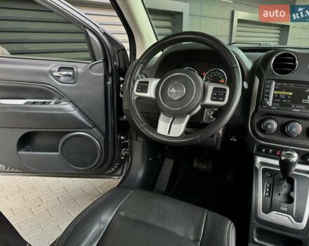 Джип Компас 2015 в Киеве на Automoto.ua Серый Джип Компас, объемом двигателя 2.36 л и пробегом 183 тыс. км за 10900 $, фото 15 на Automoto.ua