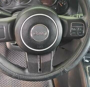 Сірий Джип Compass, об'ємом двигуна 2 л та пробігом 82 тис. км за 11000 $, фото 5 на Automoto.ua