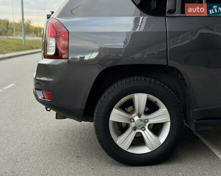 Джип Компас 2015 в Киеве на Automoto.ua Серый Джип Компас, объемом двигателя 2.36 л и пробегом 183 тыс. км за 10900 $, фото 5 на Automoto.ua