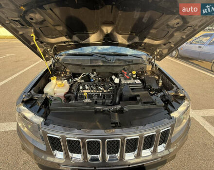 Джип Компас 2015 в Харькове на Automoto.ua Серый Джип Компас, объемом двигателя 2 л и пробегом 128 тыс. км за 9800 $, фото 12 на Automoto.ua
