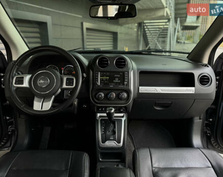 Джип Компас 2015 в Киеве на Automoto.ua Серый Джип Компас, объемом двигателя 2.36 л и пробегом 183 тыс. км за 10900 $, фото 16 на Automoto.ua