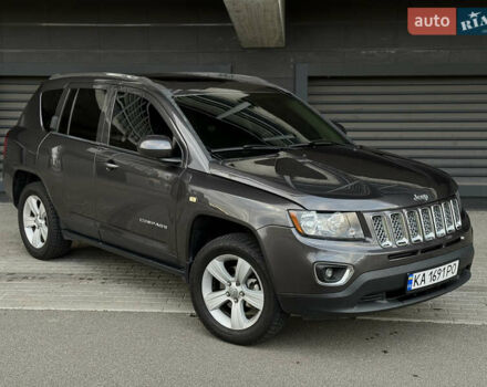 Джип Компас 2015 в Киеве на Automoto.ua Серый Джип Компас, объемом двигателя 2.36 л и пробегом 183 тыс. км за 10900 $, фото 3 на Automoto.ua