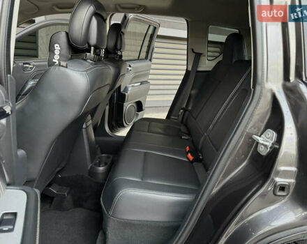 Джип Компас 2015 в Киеве на Automoto.ua Серый Джип Компас, объемом двигателя 2.36 л и пробегом 183 тыс. км за 10900 $, фото 11 на Automoto.ua