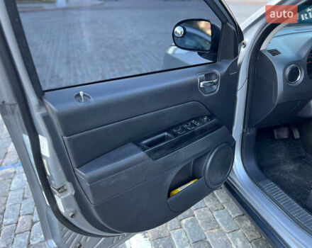Сірий Джип Compass, об'ємом двигуна 2 л та пробігом 163 тис. км за 9300 $, фото 10 на Automoto.ua