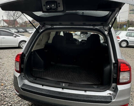 Серый Джип Компас, объемом двигателя 2 л и пробегом 125 тыс. км за 10700 $, фото 6 на Automoto.ua