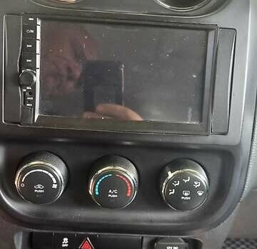 Сірий Джип Compass, об'ємом двигуна 2 л та пробігом 82 тис. км за 11000 $, фото 3 на Automoto.ua