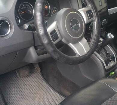 Серый Джип Компас, объемом двигателя 2.36 л и пробегом 140 тыс. км за 10555 $, фото 3 на Automoto.ua