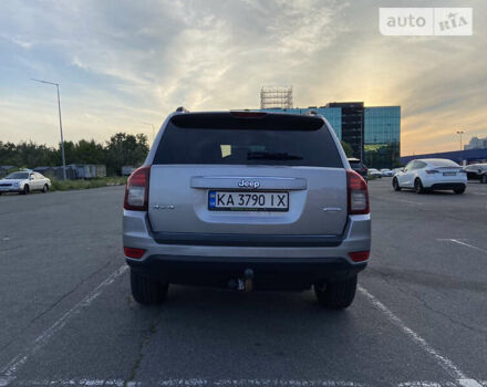 Серый Джип Компас, объемом двигателя 2.36 л и пробегом 225 тыс. км за 12500 $, фото 4 на Automoto.ua