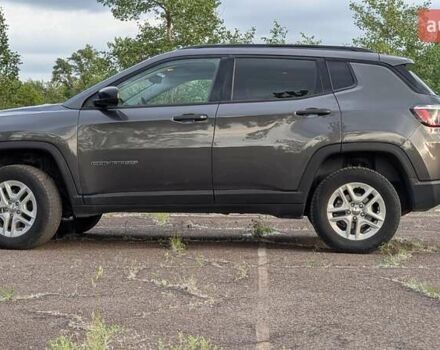 Джип Компас 2017 в Каменское - Днепродзержинск на Automoto.ua Серый Джип Компас, объемом двигателя 2.36 л и пробегом 119 тыс. км за 13800 $, фото 10 на Automoto.ua