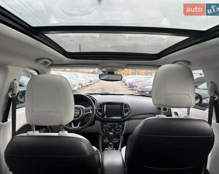 Джип Compass 2017 у Полтаві на Automoto.ua Сірий Джип Compass, об'ємом двигуна 2.36 л та пробігом 125 тис. км за 15500 $, фото 40 на Automoto.ua