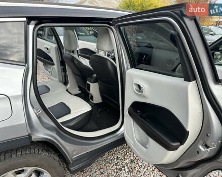 Джип Compass 2017 у Полтаві на Automoto.ua Сірий Джип Compass, об'ємом двигуна 2.36 л та пробігом 125 тис. км за 15500 $, фото 18 на Automoto.ua