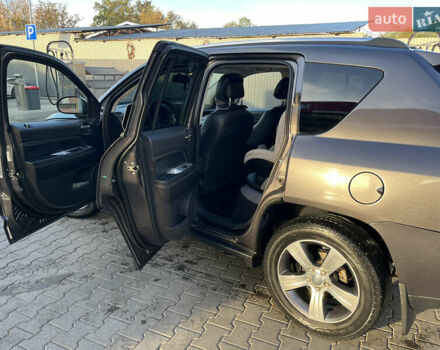 Серый Джип Компас, объемом двигателя 2.36 л и пробегом 54 тыс. км за 13450 $, фото 11 на Automoto.ua