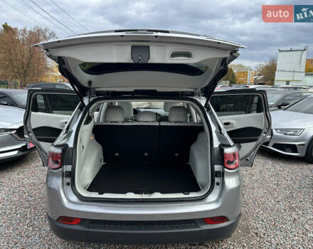 Джип Compass 2017 у Полтаві на Automoto.ua Сірий Джип Compass, об'ємом двигуна 2.36 л та пробігом 125 тис. км за 15500 $, фото 15 на Automoto.ua