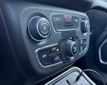 Сірий Джип Compass, об'ємом двигуна 2.4 л та пробігом 78 тис. км за 11700 $, фото 7 на Automoto.ua