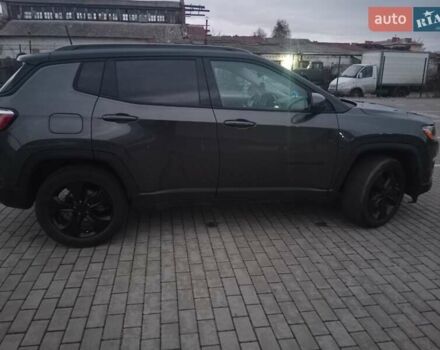 Джип Компас 2018 в Ромнах на Automoto.ua Серый Джип Компас, объемом двигателя 2.36 л и пробегом 134 тыс. км за 15800 $, фото 2 на Automoto.ua