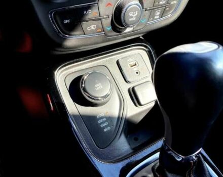 Сірий Джип Compass, об'ємом двигуна 0 л та пробігом 62 тис. км за 10000 $, фото 13 на Automoto.ua