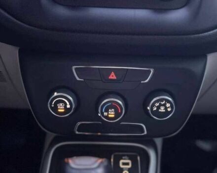 Сірий Джип Compass, об'ємом двигуна 2.4 л та пробігом 75 тис. км за 12800 $, фото 16 на Automoto.ua