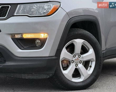 Серый Джип Компас, объемом двигателя 2.36 л и пробегом 105 тыс. км за 14950 $, фото 3 на Automoto.ua