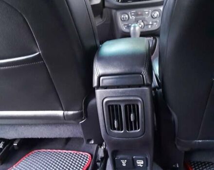 Джип Компас 2018 в Киеве на Automoto.ua Серый Джип Компас, объемом двигателя 2.4 л и пробегом 119 тыс. км за 15950 $, фото 38 на Automoto.ua