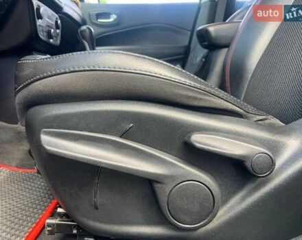 Джип Compass 2019 у Києві на Automoto.ua Сірий Джип Compass, об'ємом двигуна 2.36 л та пробігом 130 тис. км за 15990 $, фото 12 на Automoto.ua