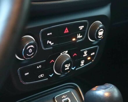 Сірий Джип Compass, об'ємом двигуна 2.4 л та пробігом 69 тис. км за 12700 $, фото 13 на Automoto.ua