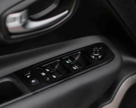Джип Compass 2020 у Києві на Automoto.ua Сірий Джип Compass, об'ємом двигуна 2.4 л та пробігом 34 тис. км за 7900 $, фото 5 на Automoto.ua