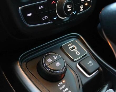 Сірий Джип Compass, об'ємом двигуна 2.4 л та пробігом 69 тис. км за 12700 $, фото 14 на Automoto.ua